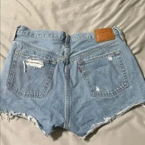 Levi's Premium 501 Button Fly Light Wash Distressed Fringe Shorts Size 31 - Picture 3 of 6